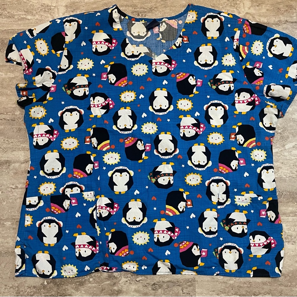 Zoe and Chloe womens scrub top size 2XL penguins winter theme